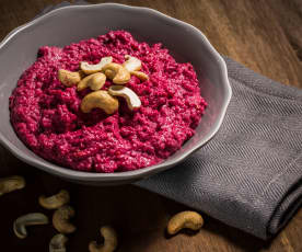 Rote-Bete-Cashew-Mus mit Meerrettich