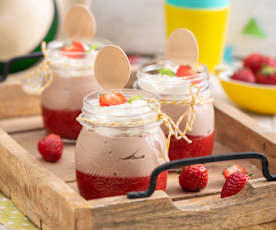 Truskawkowy deser warstwowy