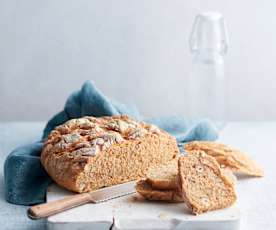 Pane di farro alle nocciole