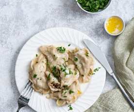 Pierogi z kaszą gryczaną, brokułami i twarogiem