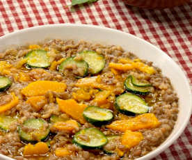 Pilaf di lenticchie e bulgur con zucca verde e gialla