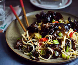 Mu-Err-Pilze mit Frühlingszwiebeln (葱香木耳)