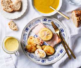Crema de verduras, salmón en salsa de mostaza con patatas y huevo duro