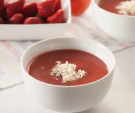 Gazpacho de fresas con queso de cabra