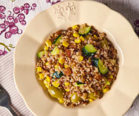 Quinoa e lenticchie con zucchine e uvetta