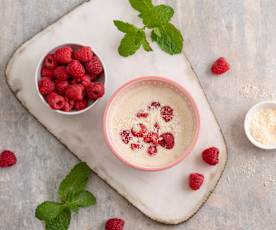 Budyń kokosowy z malinami