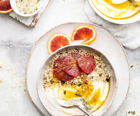 Skyr bowl, arance e frutta secca all'avena