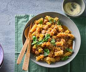 Pasta mit Mettbällchen und Auberginen-Sugo