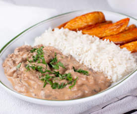 Estrogonofe de carne com batatas