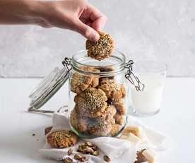 Ciastka ryżowe z pistacjami i białą czekoladą