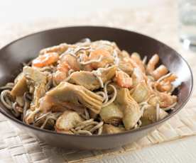 Salteado de alcachofas, gambas y angulas de surimi