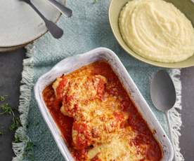 Peitos de frango pizzaiola com puré de batata e aipo
