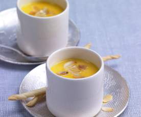 Soupe de butternut, curry et amandes