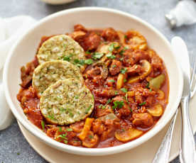 Goulash di soia con gnocchi (vegan)