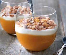 Purea di mela con yogurt e muesli