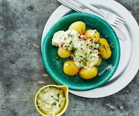 Pellkartoffeln mit Ricotta-Avocado-Dip