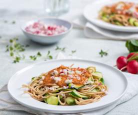 Spaghetti z cukinią z sosem pomidorowym i gorgonzolą