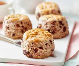 Scones mit getrockneten Kirschen und Schokostückchen