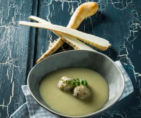 Pastinaken-Sesam-Suppe mit Couscousknöderln