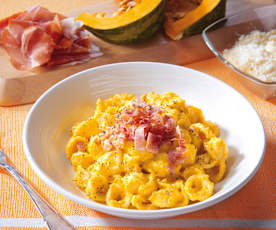 Orecchiette con crema di zucca e speck