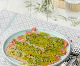 Carpaccio di manzo marinato alle erbe