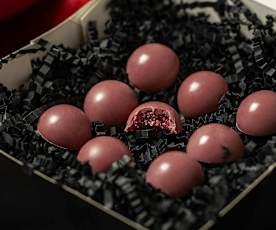 Bombones de chocolate rellenos de frambuesa al tequila