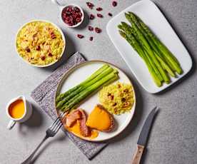 Menù: Filetto di manzo con contorno di asparagi, riso e salsa ai mirtilli rossi GIUSTA