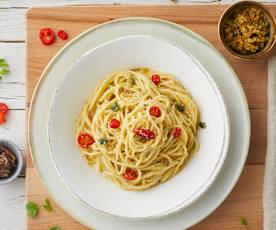 Spaghetti aglio, olio, peperoncino e pangrattato aromatizzato