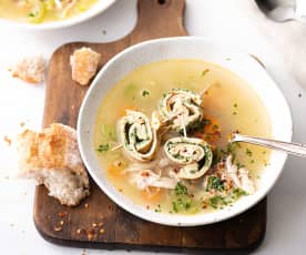 Bouillon de poulet et omelette aux herbes vertes