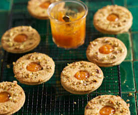 Bolachas de pistácio com doce de nêspera