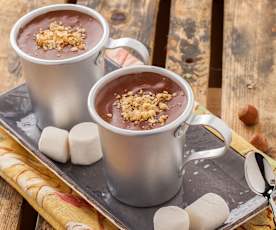 Cioccolata calda fondente con nocciole