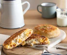 "Hot Pockets" proteicos (pão de frigideira recheado)