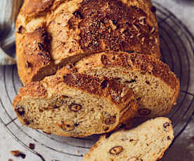 Nuss-Möhren-Topfbrot