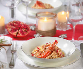 Linguine con salsa di melagrana e gamberoni