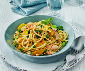 Orangen-Spaghetti mit Lachs