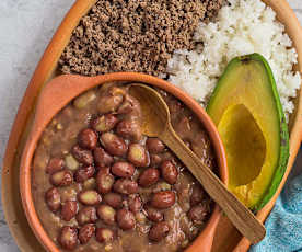 Frijoles verdes con carne en polvo