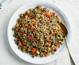 Salada de quinoa e legumes