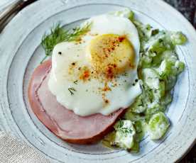 Schmorgurken mit Kasseler und Spiegelei