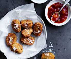 Cauliflower chicken nuggets (10-12 months)