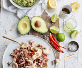 Salada de lulas grelhadas com guacamole