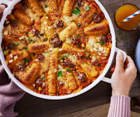 Gemüse-Kroketten-Auflauf mit Fleischbällchen