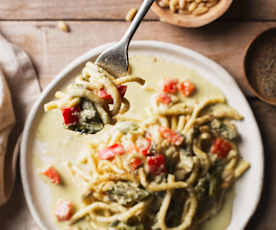 Spätzle with Asparagus and Wild Garlic Cream Sauce