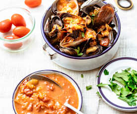 Moules à la sauce tomate épicée