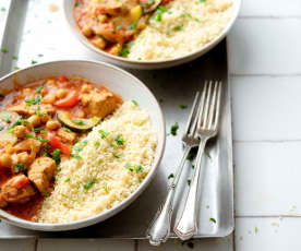 Guisado de carne de porco com grão, legumes e cuscuz