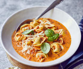 Tortellini-Tomatensuppe