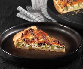 Τάρτα με σπαράγγια, αρακά και ανθότυρο