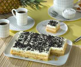 Pastel de piña y crema