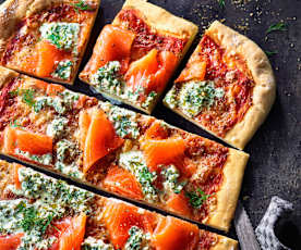 Pizza con salmone affumicato