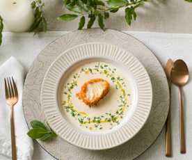 Merluza con costra de patata y crema de puerros ahumada