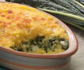 Polenta pasticciata con cavolo nero e formaggi filanti